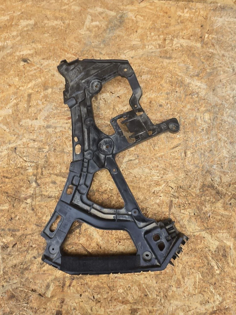 Кронштейн переднего бампера правый Audi Q7 4M 2015+ Внедорожник (4MB) Audi Q7 4M 2015+