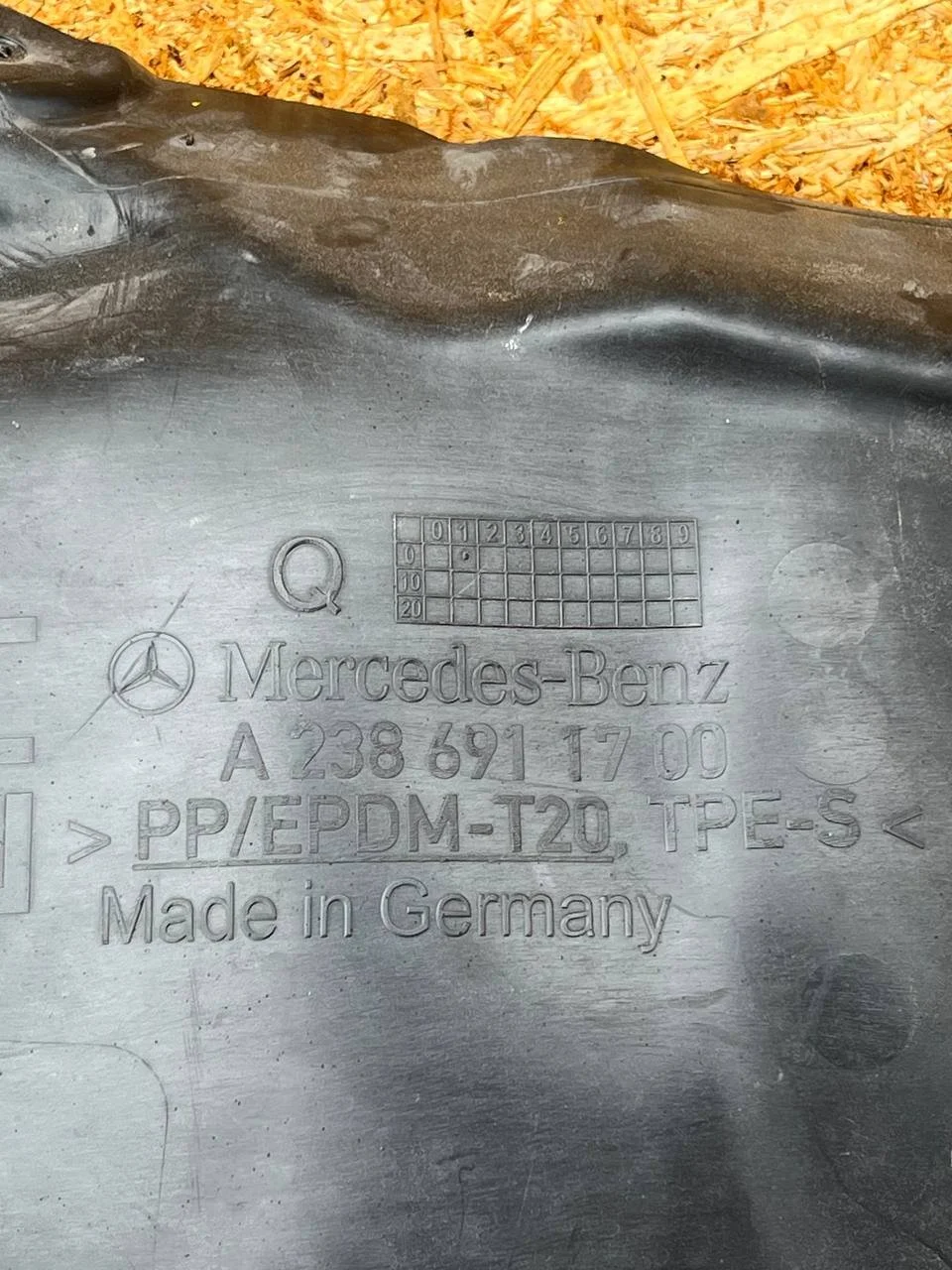 Подкрылок передний левый Mercedes-Benz E class W213 2016-2023  Mercedes-Benz E class W213 2016-2023