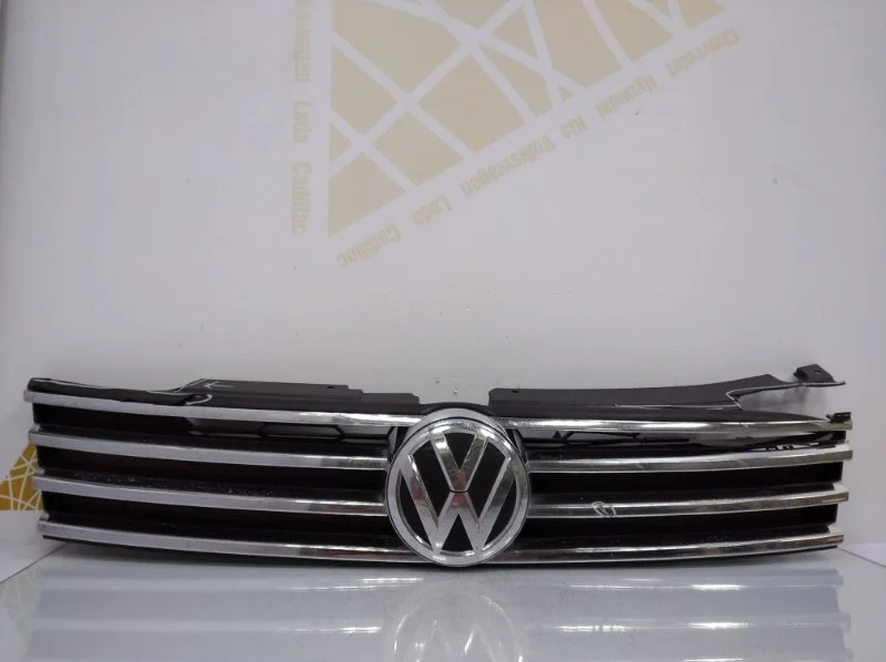Решетка радиатора Volkswagen Touareg 2014-2018 7P5 Рестайлинг