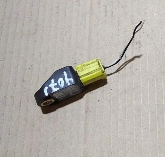 Б.у. датчик удара TOYOTA CAMRY V40 ACV40 TOYOTA CAMRY V40 ACV40