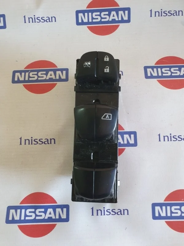 Блок управления стеклоподъемниками Nissan Qashqai 2014 254014EA0A J11 HRA2, передний правый