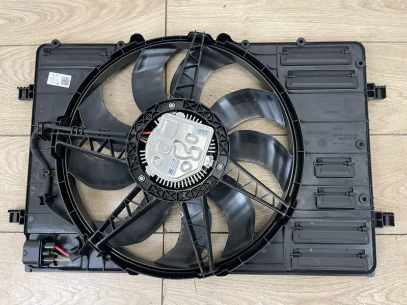 Вентилятор охлаждения сборе диффузором VW Passat B8 2015- 3G
