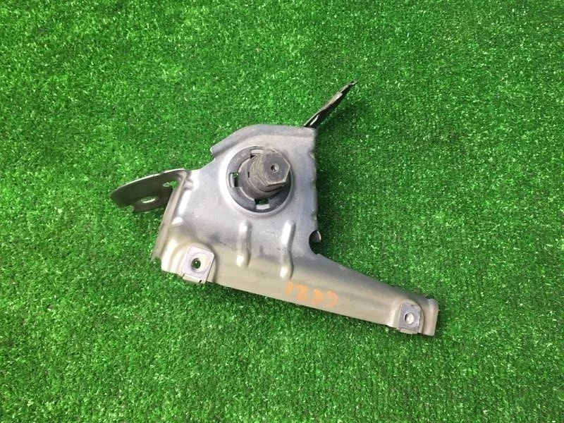 Регулятор капота BMW F25