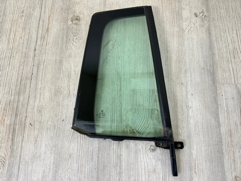 Неподвижное стекло двери VW Tiguan 2008-2018 5N