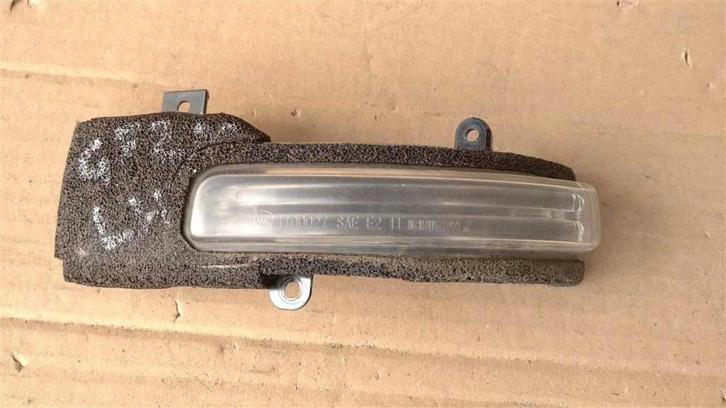 Б.у. поворотник зеркала MITSUBISHI OUTLANDER GF2W MITSUBISHI OUTLANDER GF2W