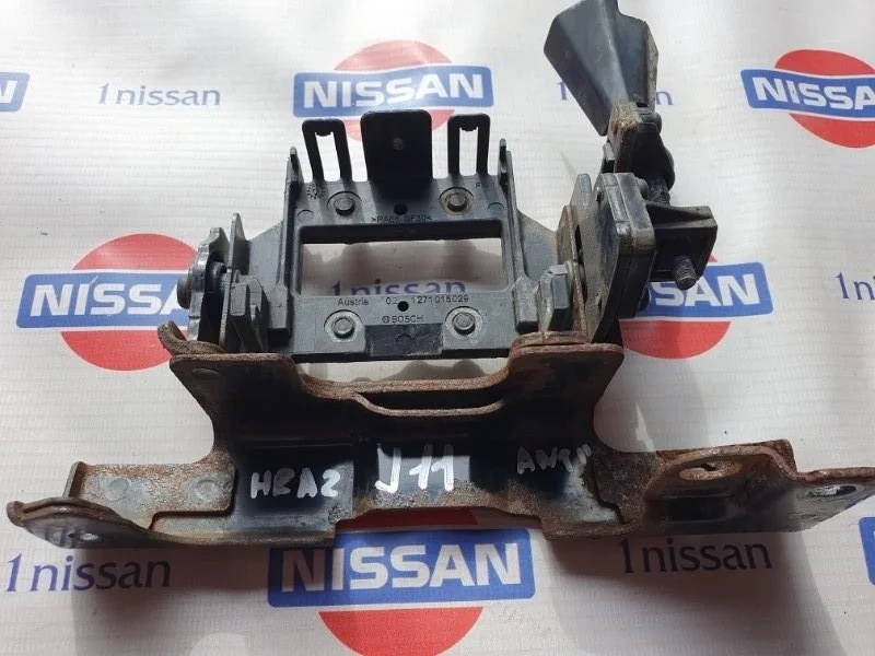 Кронштейн замка капота Nissan Qashqai 2014 656014EH0A J11 HRA2, передний