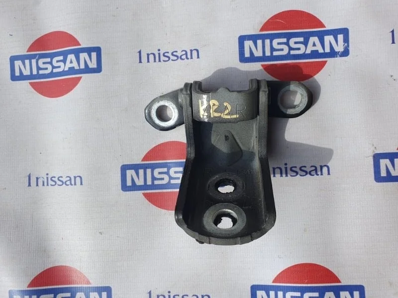 Петля двери Nissan Qashqai 2014 824204EA0A J11 HRA2, передняя левая