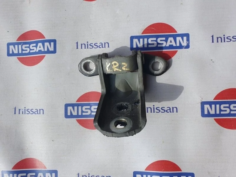 Петля двери Nissan Qashqai 2014 824214EA0A J11 HRA2, передняя левая