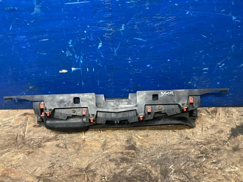 Направляющая переднего бампера Opel Astra J 2009-2016 13264476