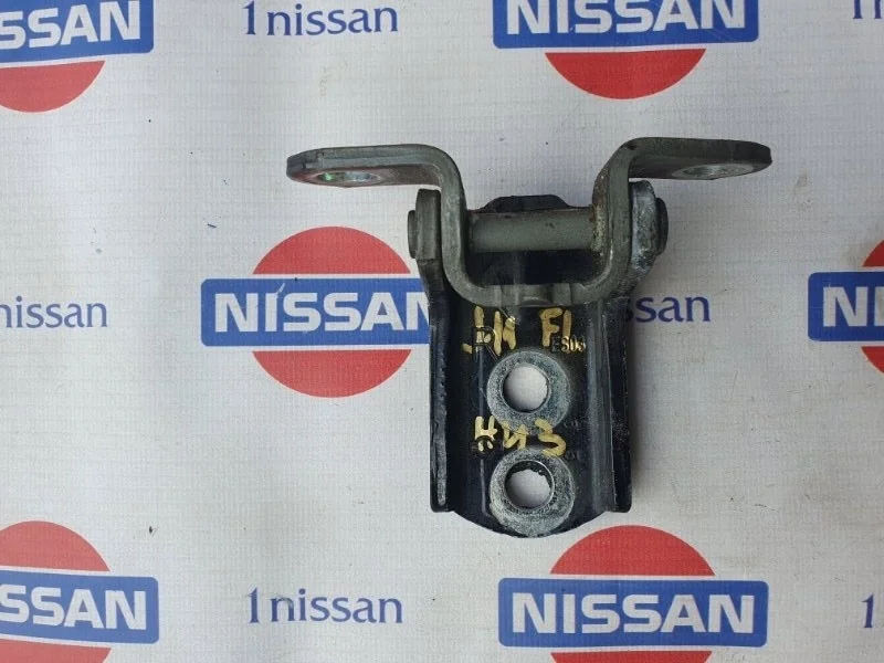 Петля двери Nissan Qashqai 2016 824214EA0A J11 R9M, передняя левая