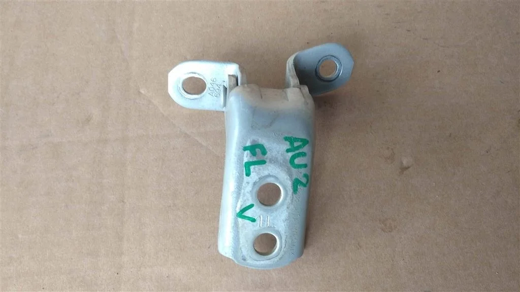 Б.у. петля двери TOYOTA AURIS ZRE150 TOYOTA AURIS ZRE150
