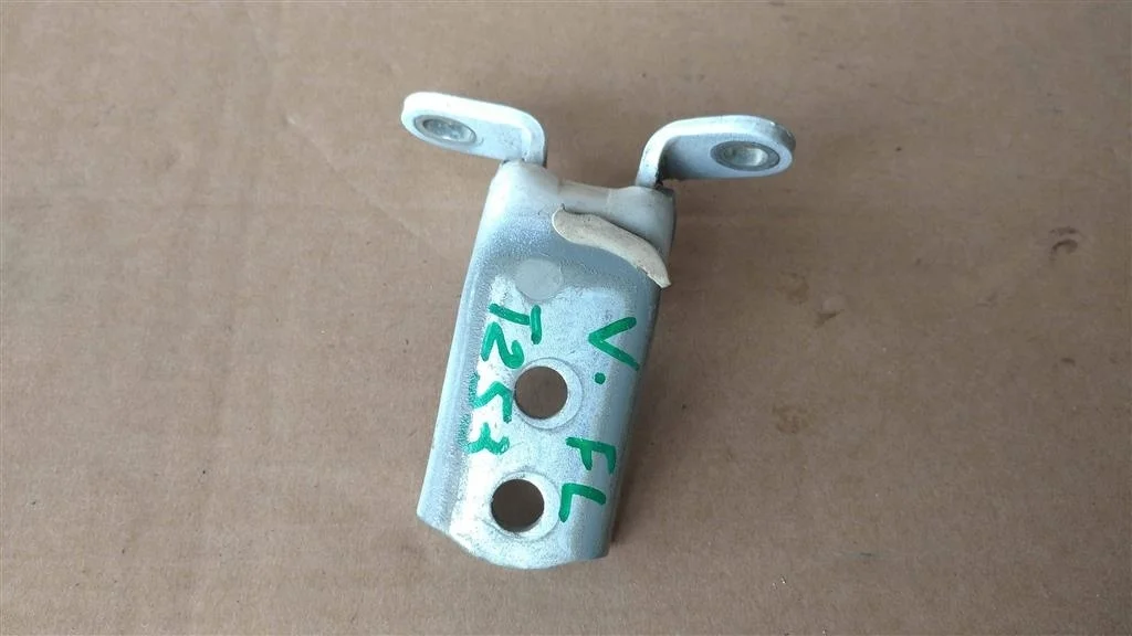 Б.у. петля двери TOYOTA AVENSIS AZT251 TOYOTA AVENSIS AZT251