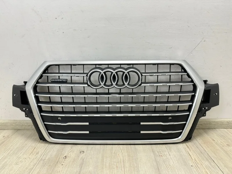Решетка радиатора со значком Audi Q7 2015-2020 4M