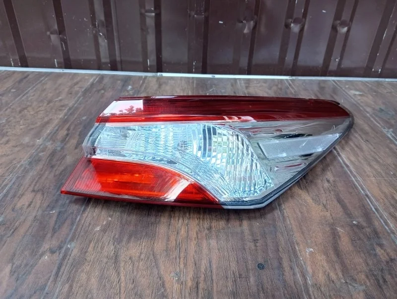 Фонарь Toyota Camry 2018-2021 70