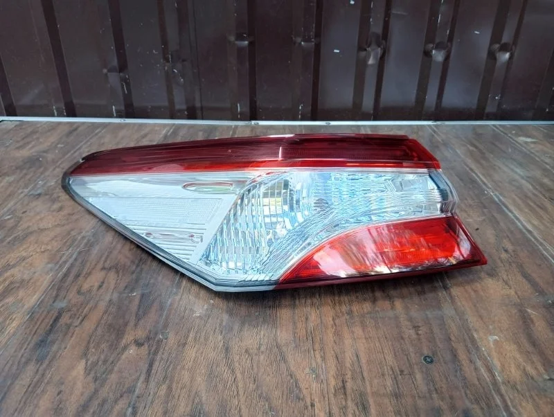 Фонарь Toyota Camry 2018-2021 70