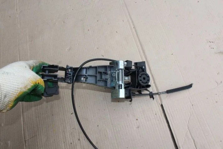 Кронштейн ручки двери передней левой для Land Rover Range Rover Sport 2005-2012