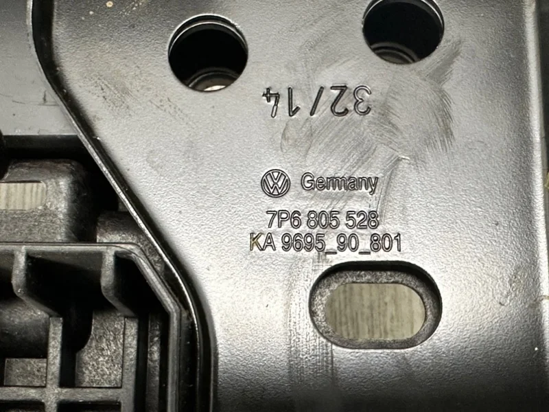 Передняя панель VW Touareg 2 2010-2018 7P