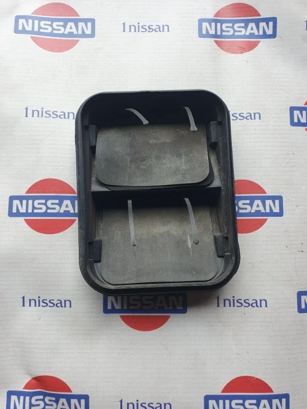 Воздуховод боковой Nissan Qashqai 2014 8200003575 J11 HRA2, задний