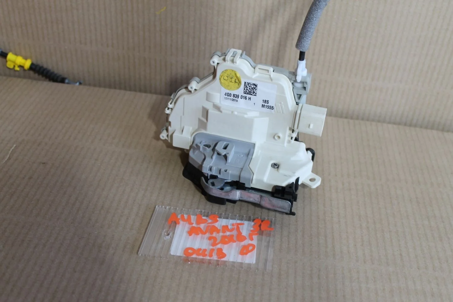 Замок двери задней правой для Audi A4 B9 2015-