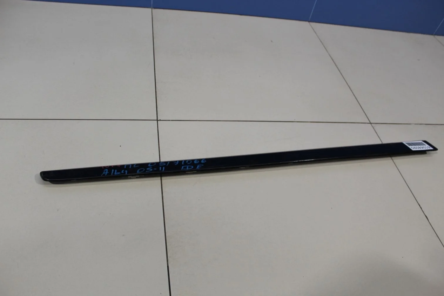 Молдинг двери левый передний для Mercedes M-klasse W164 ML 2005-2011