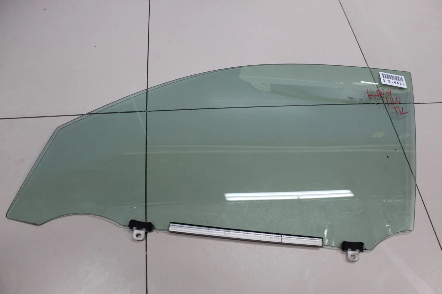 Стекло двери передней левой для Toyota RAV 4 2005-2013
