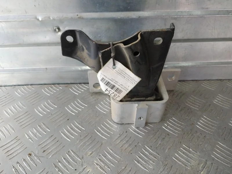 Подушка двигателя Renault Logan 2004-2009 8200420742 СЕДАН K7J A 710