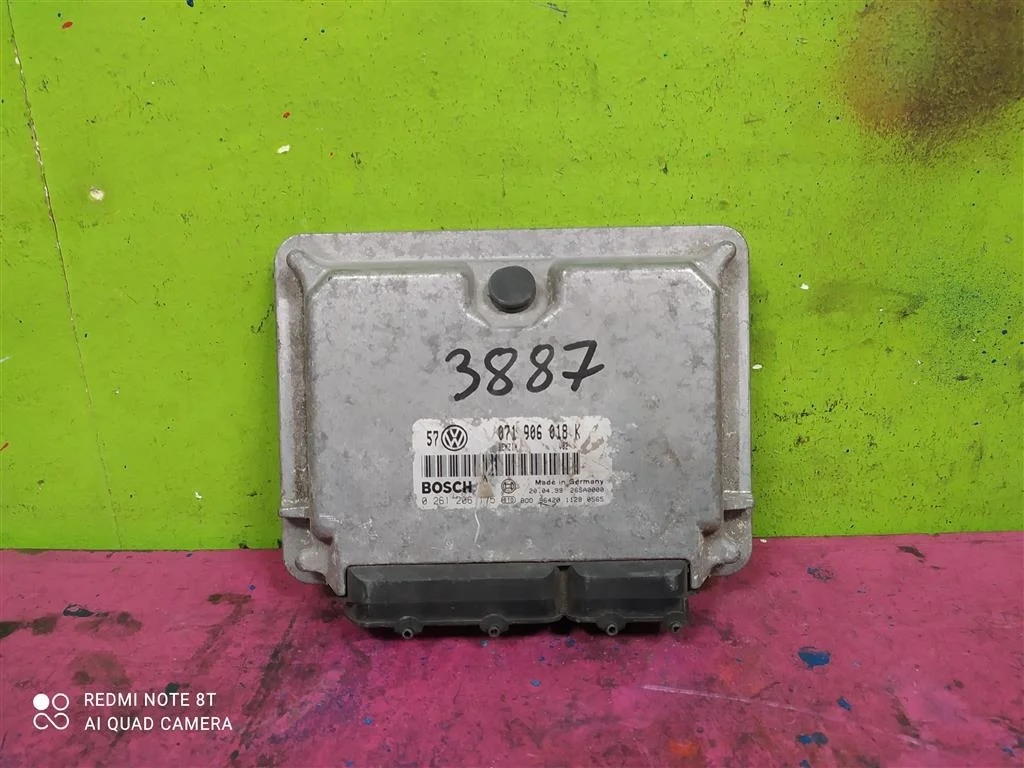 Блок управления двигателя VW Golf 4 Bora 2,3 AGZ
