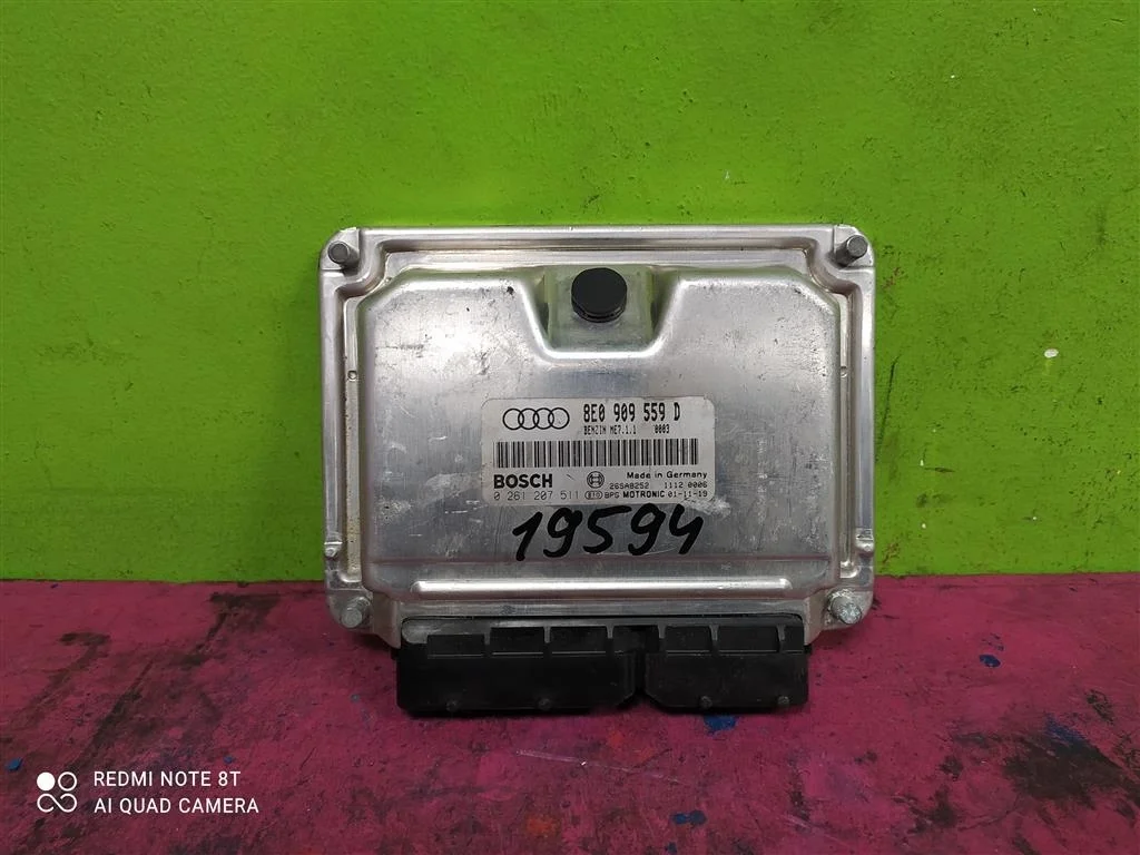 Блок управления двигателя VAG 3,0 AVK 8E0909559D