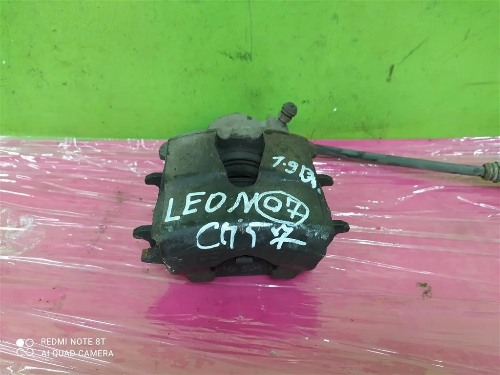 Суппорт передний левый Джетта 6 Гольф 4 5 Октавия