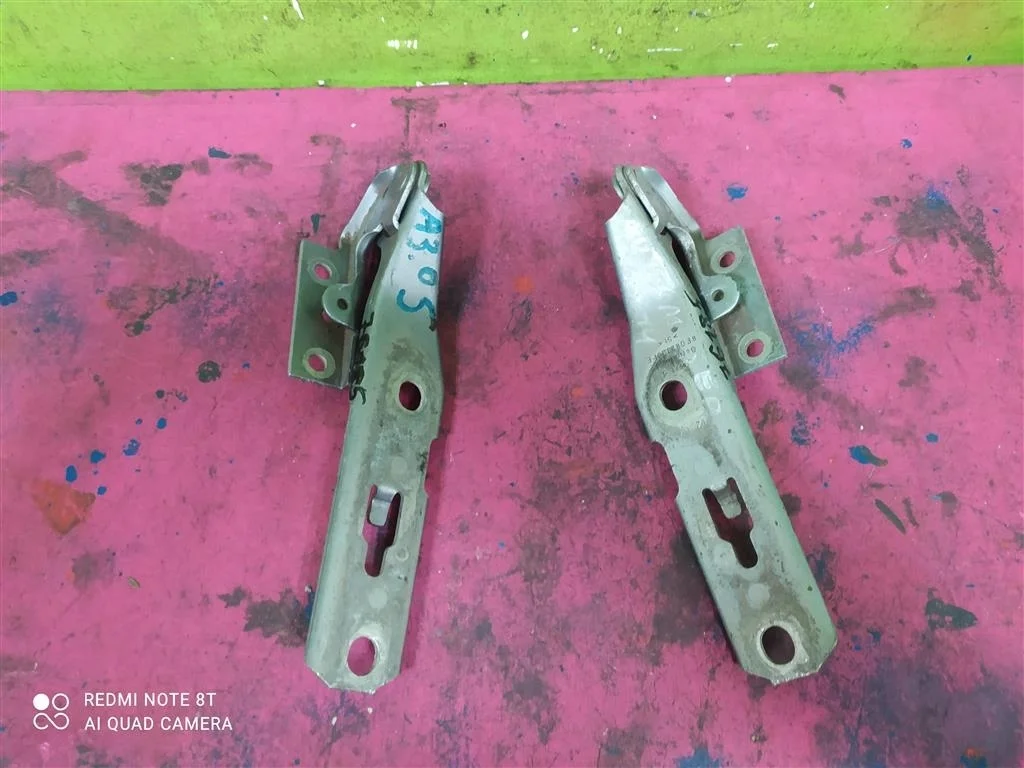 Петля капота левая правая комплект Audi A4 B6 B7