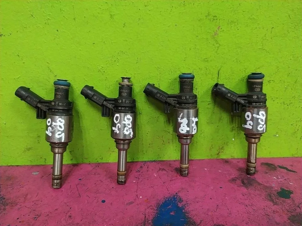 Форсунка Audi A4 B8 A5 2,0 CDNA CDNC 06H906036E