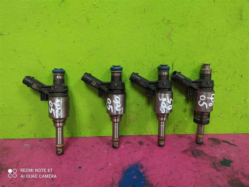 Форсунка Audi A4 B8 A5 2,0 CDNA CDNC 06H906036G