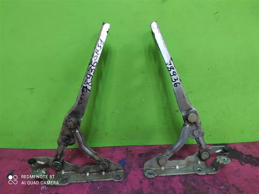 Петля капота левая правая компл Octavia 2004-2013