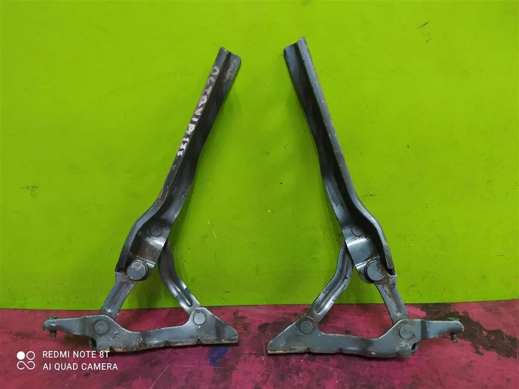 Петля капота левая правая компл Octavia 2004-2013