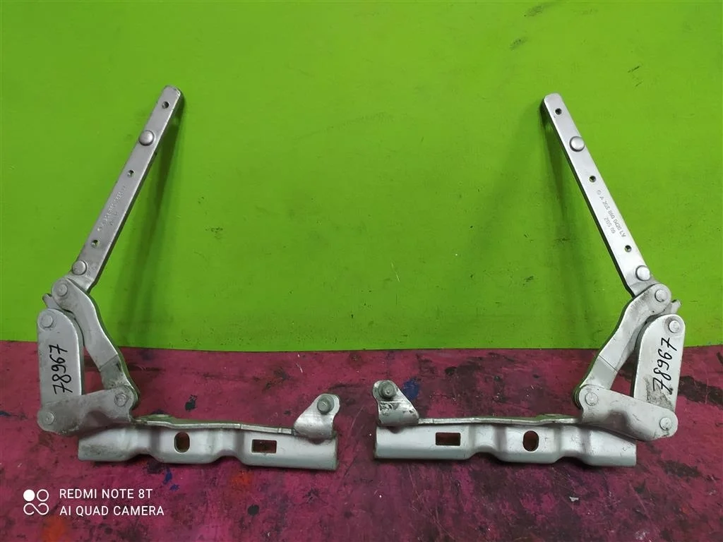 Петля капота левая правая пара MB C W203 CLK W209