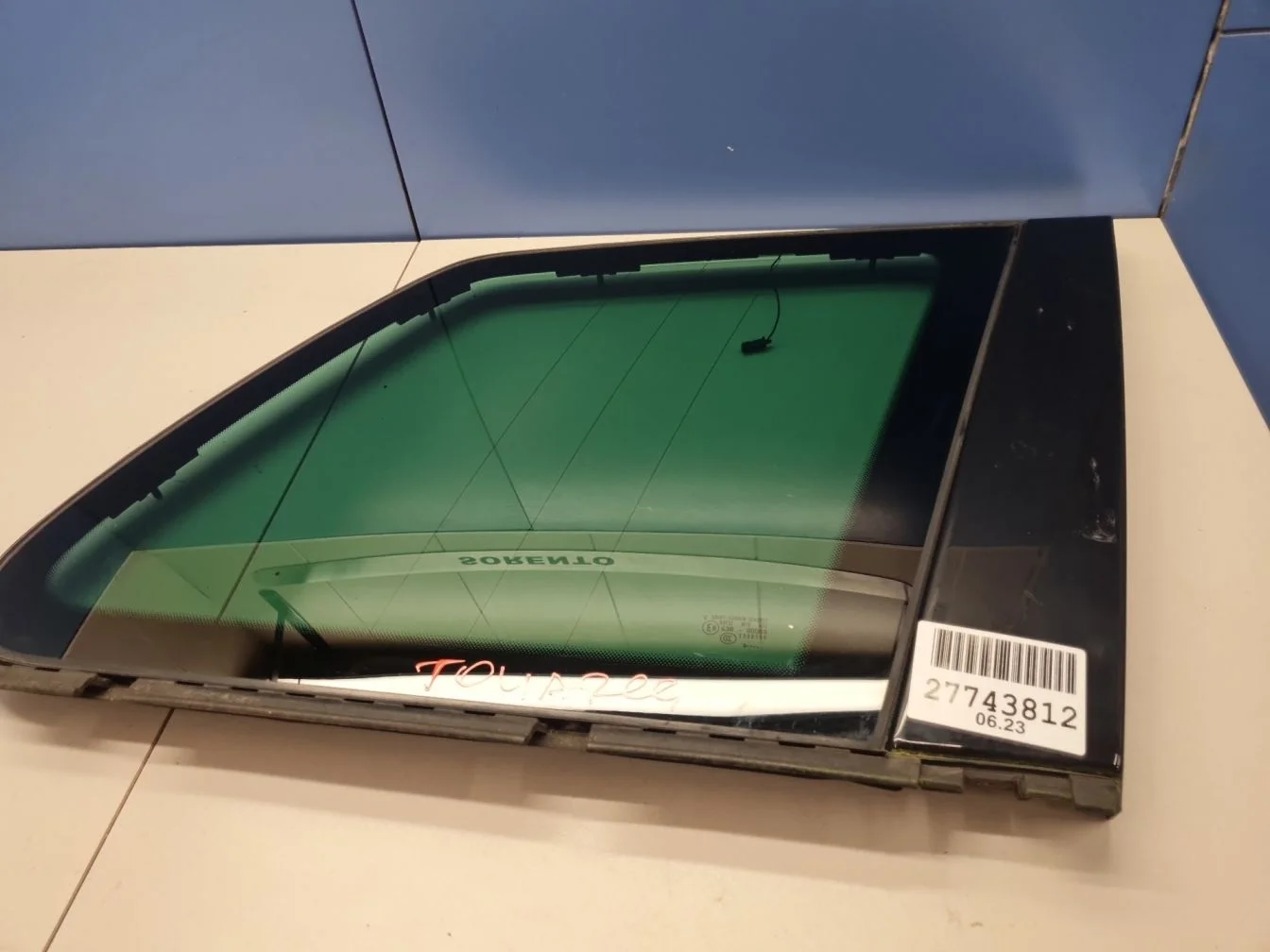 Стекло кузовное заднее правое глухое для Volkswagen Touareg 2002-2010