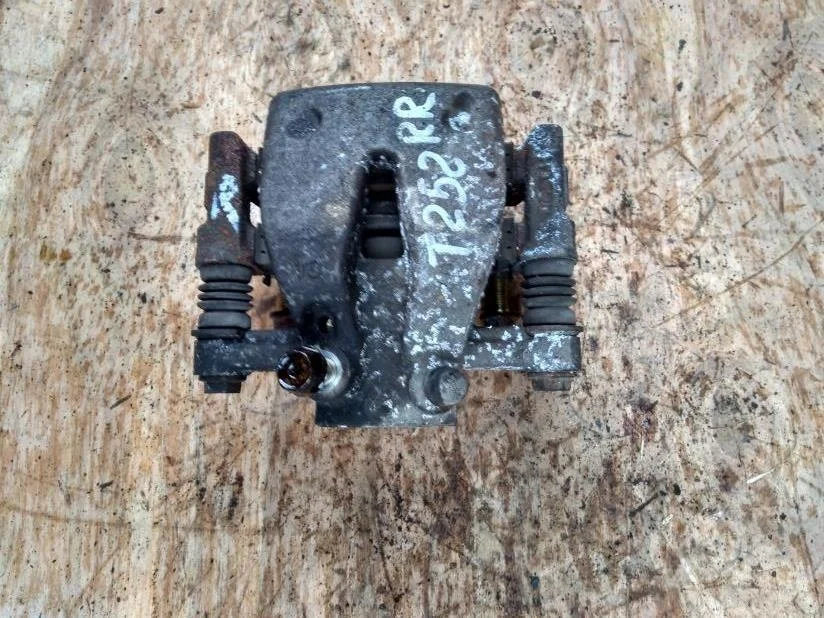 Б.у. суппорт TOYOTA AVENSIS AZT250 TOYOTA AVENSIS AZT250