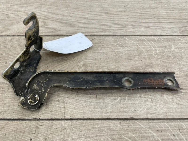 Петля капота VW Tiguan 2008-2017 5N