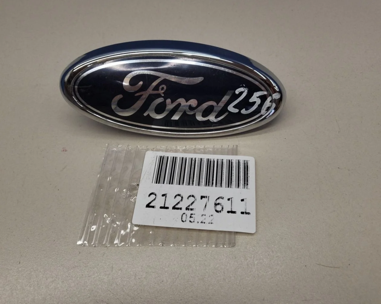 Эмблема  для Ford C-MAX 2003-2010