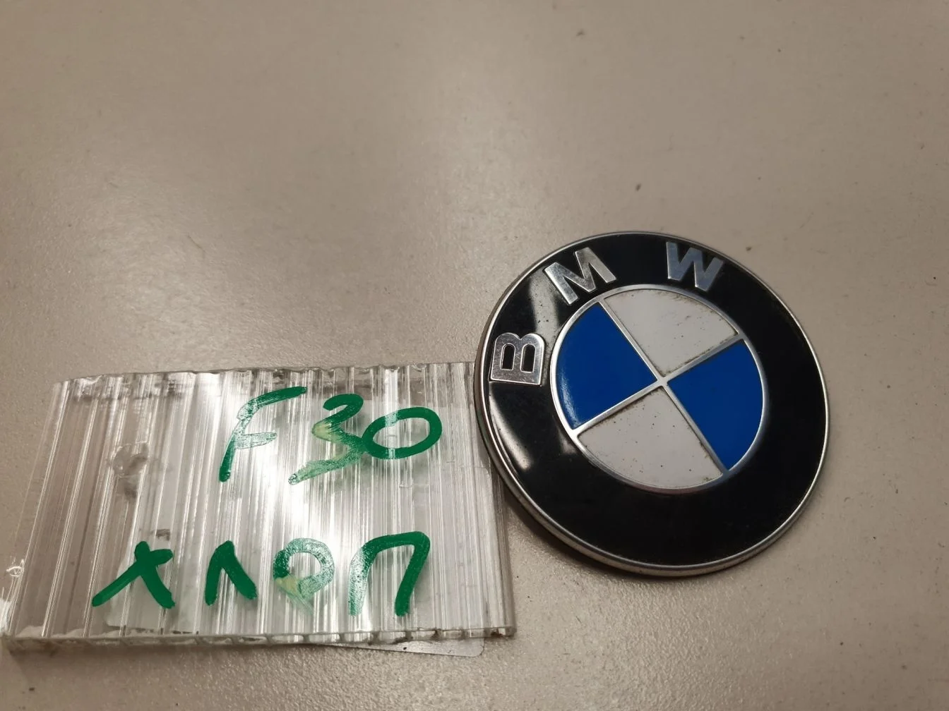 Эмблема крышки багажника для BMW 3 F30 2011-2018