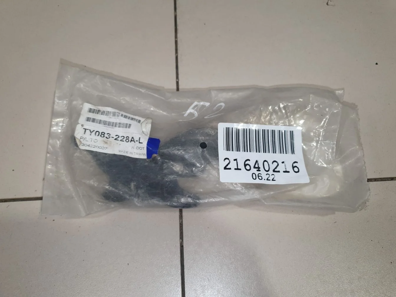 Петля капота левая для Toyota Avensis T25 2003-2008