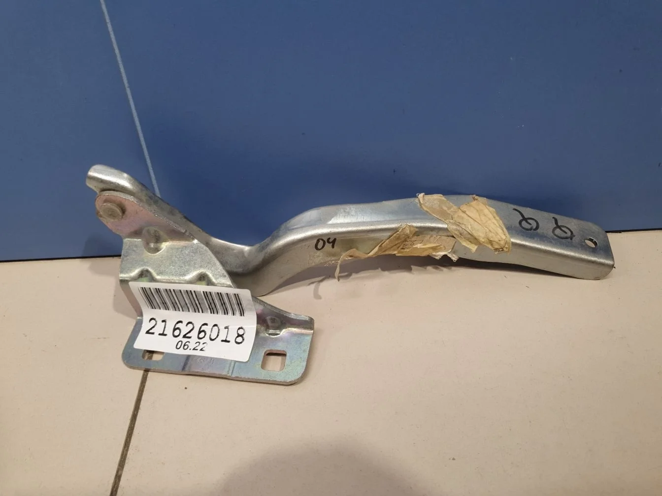 Петля капота правая для Nissan Qashqai+2 JJ10 2008-2014