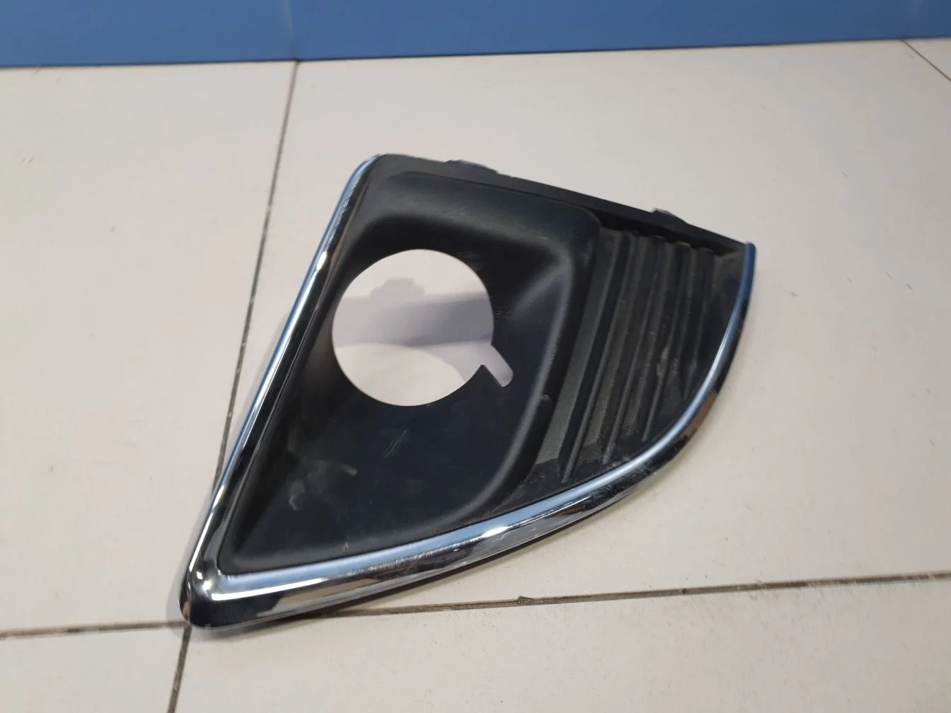 Рамка противотуманной фары правой для Chevrolet Cruze 2009-2016