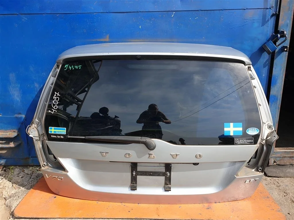 Крышка дверь багажника Volvo V70 3 XC70 2 В70 ХС70