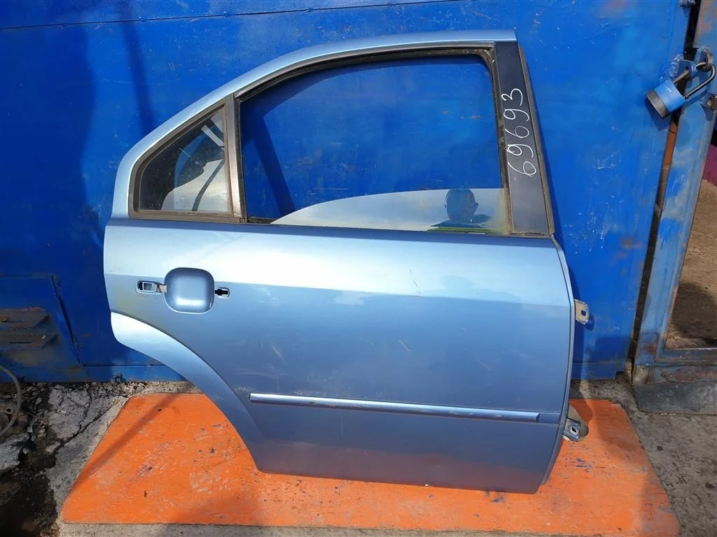 Дверь задняя правая Ford Mondeo 3 2000-2007 сборе