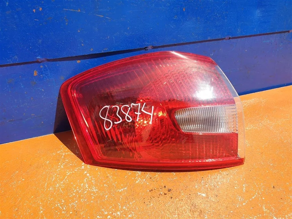Фонарь задний левый в крыло Ford Kuga 1 2008-2012