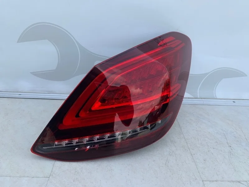 Фонарь задний правый Mercedes W205
