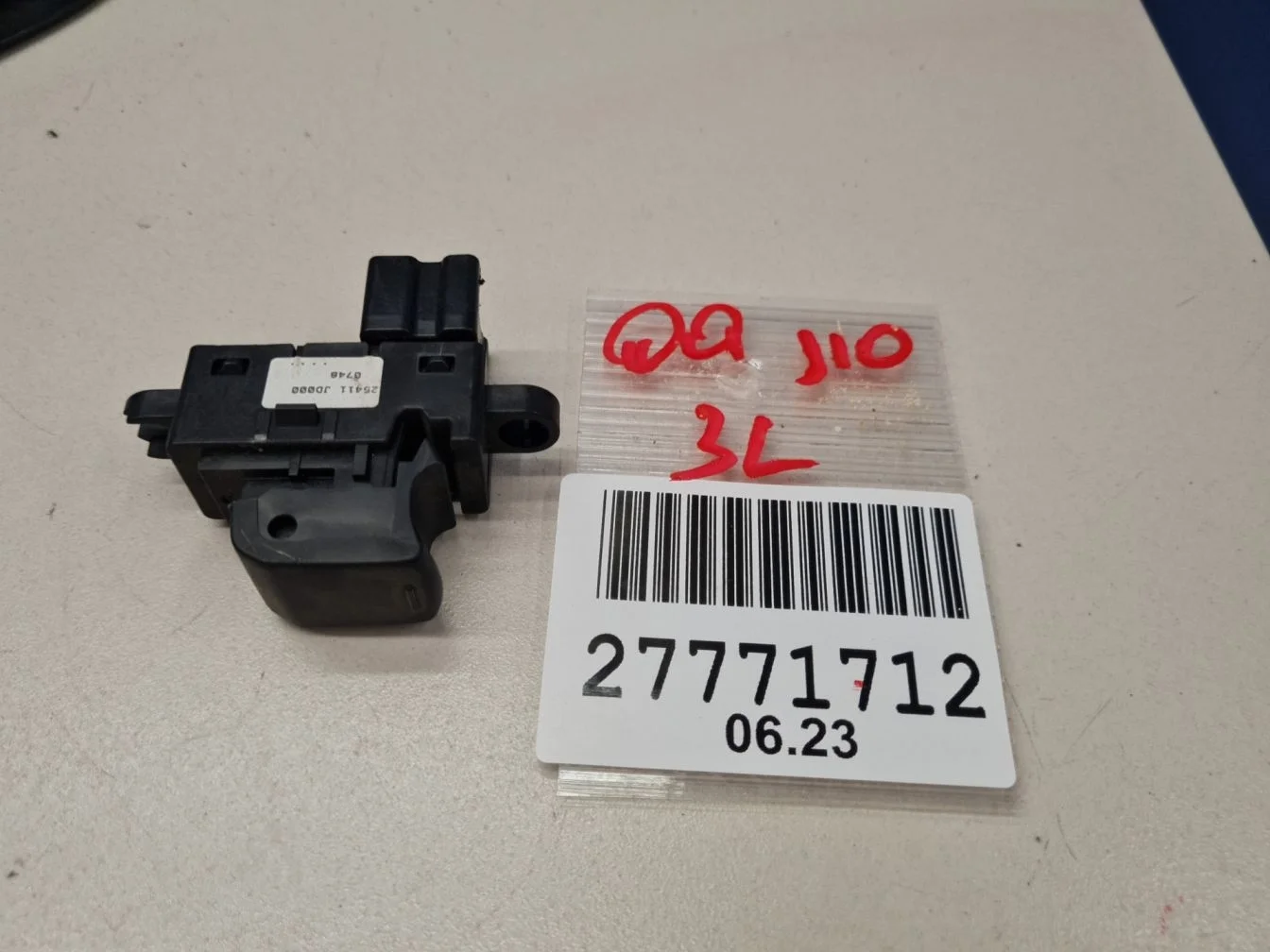 Кнопка стеклоподъемника для Nissan Qashqai J10 2006-2014