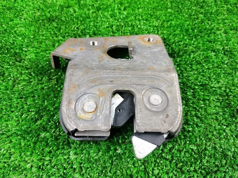 Замок сидения BMW E90