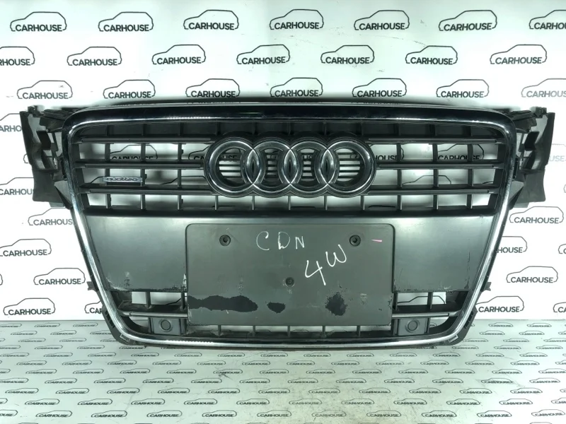 Решетка радиатора Audi A4 B8